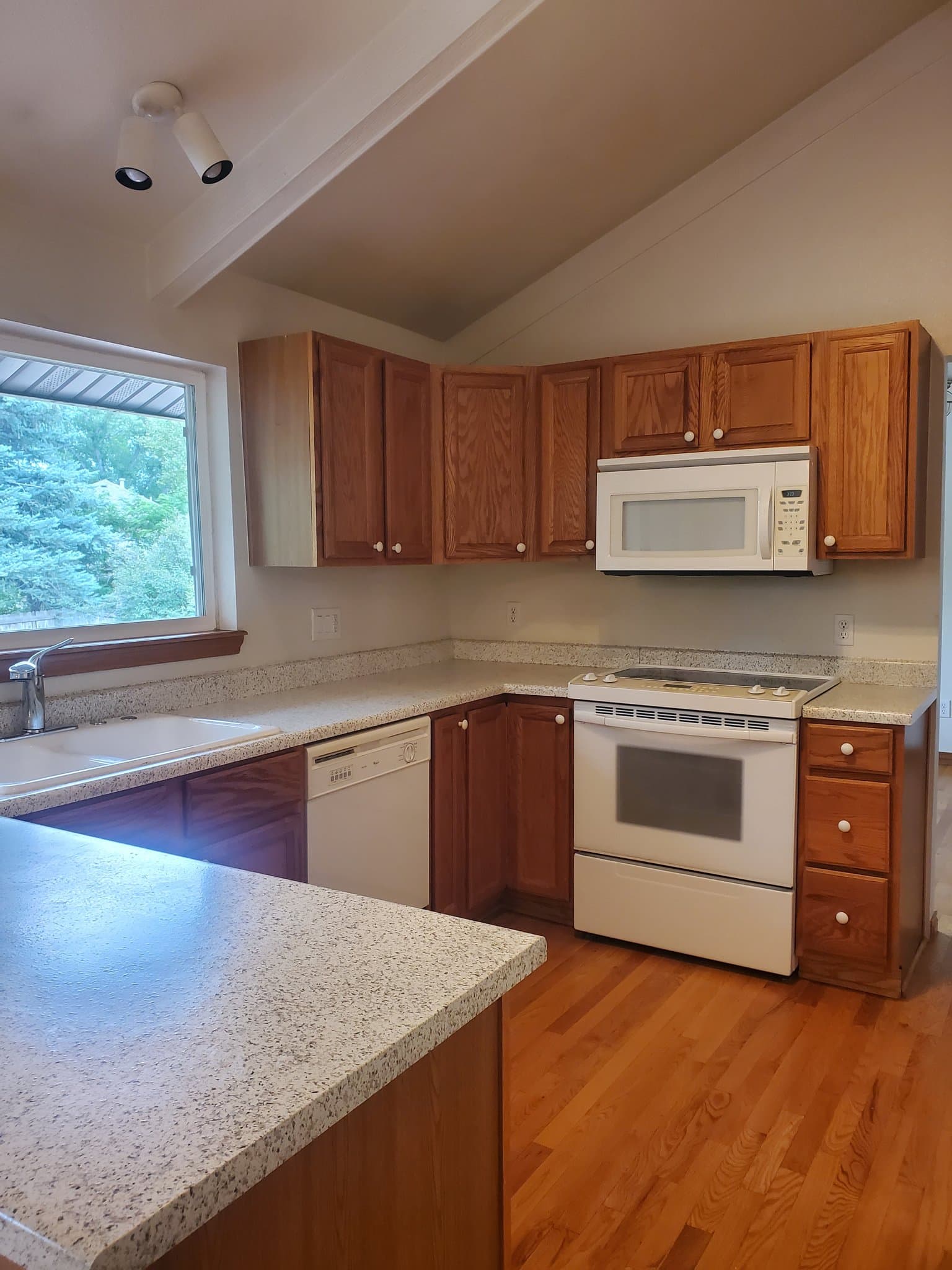 Englewood House: 5792 S Havana Ct