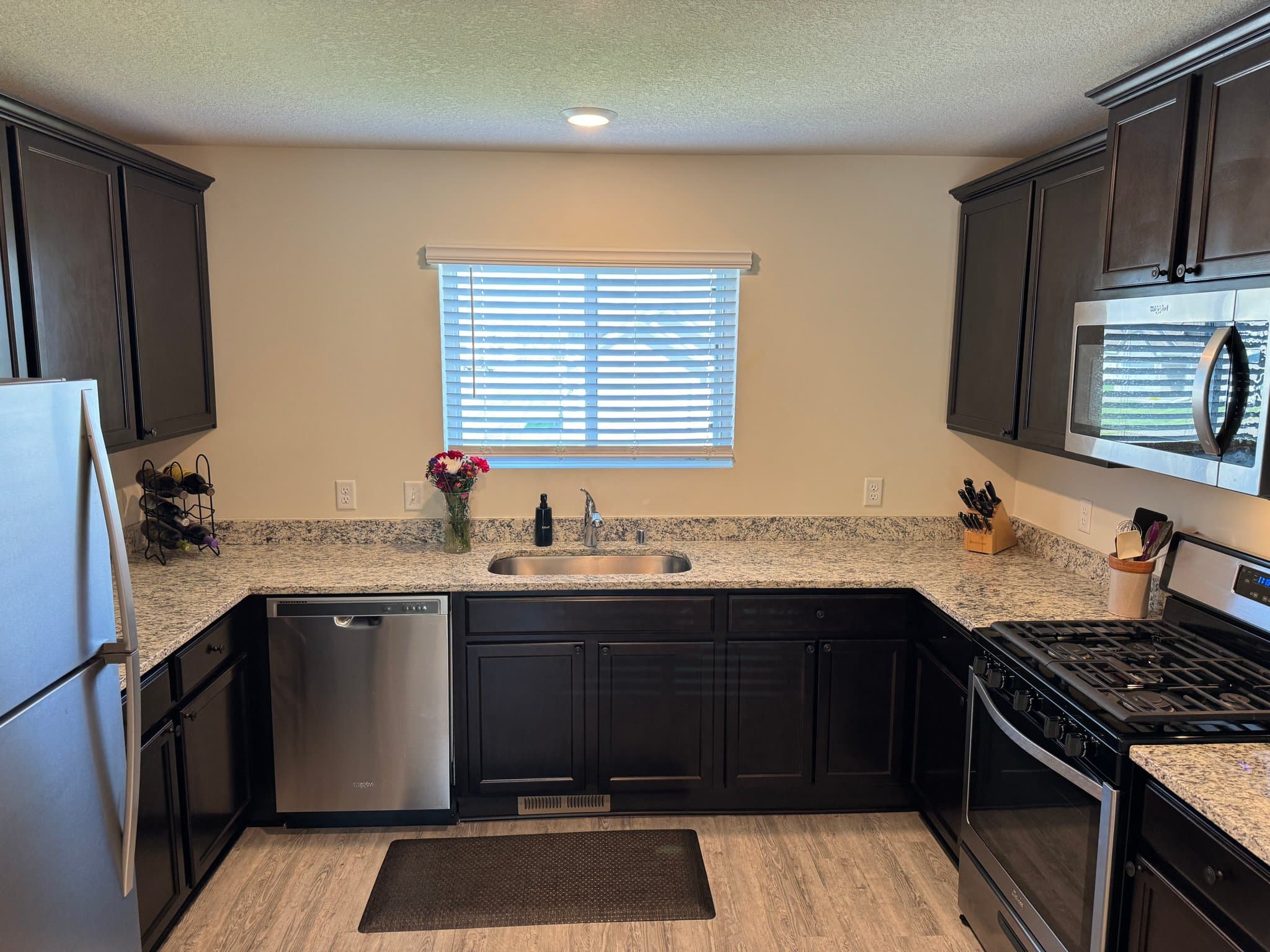 Montrose House: 1038 White Tail Ln
