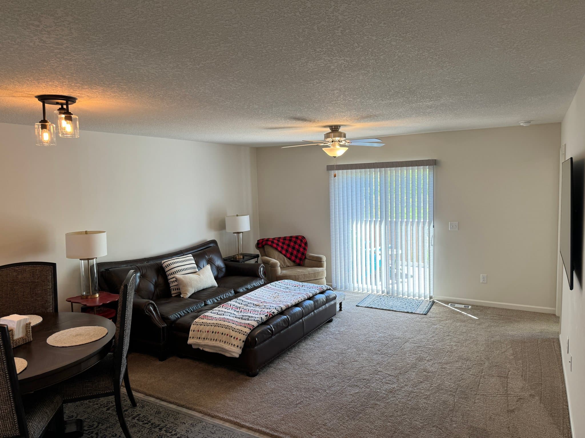 Montrose House: 1038 White Tail Ln
