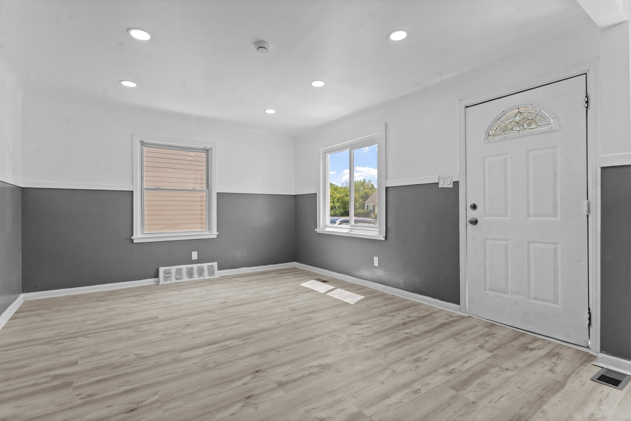 Detroit House: 16039 Fairmount Dr