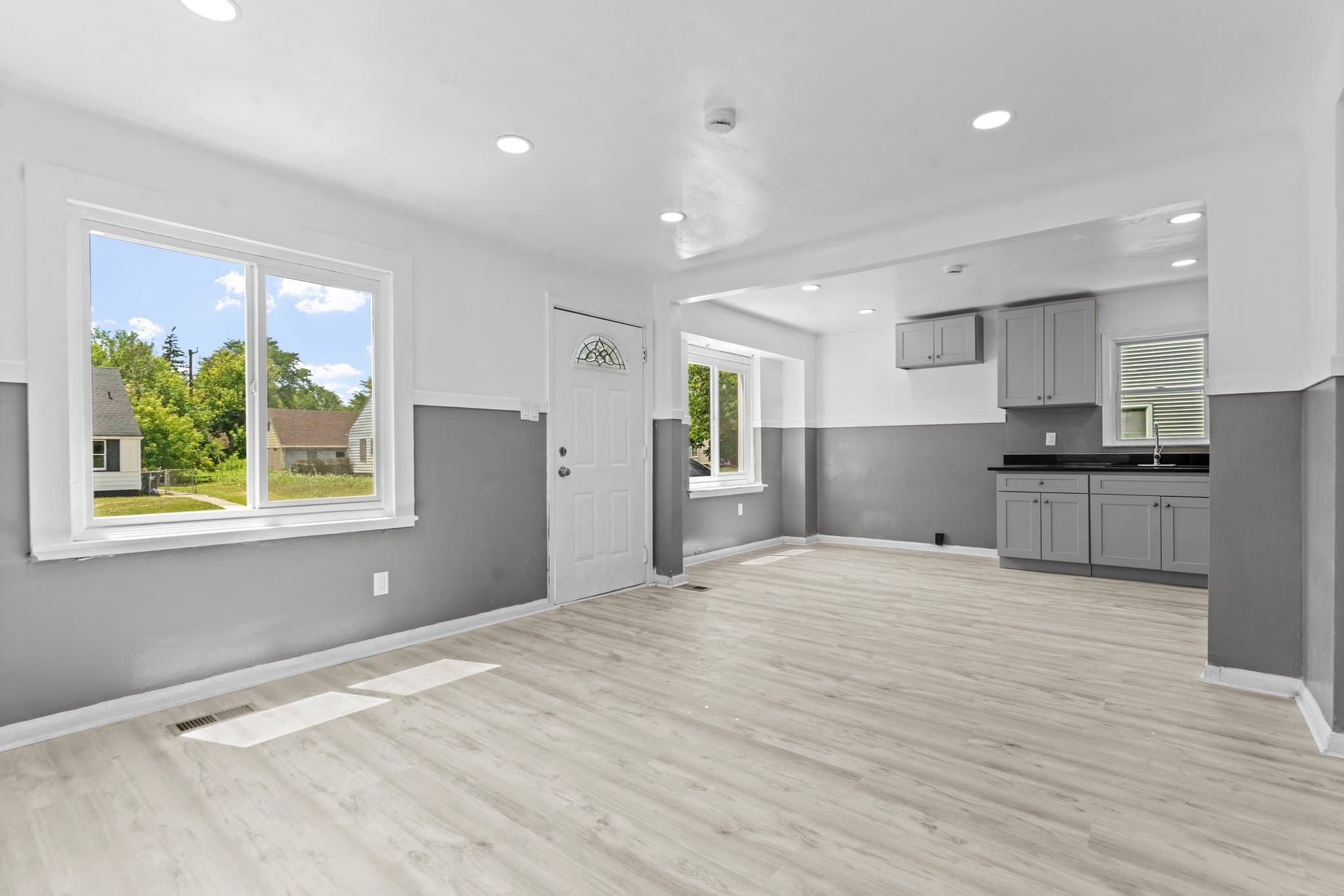 Detroit House: 16039 Fairmount Dr