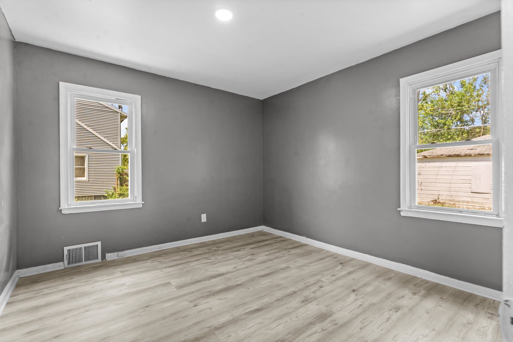Detroit House: 16039 Fairmount Dr