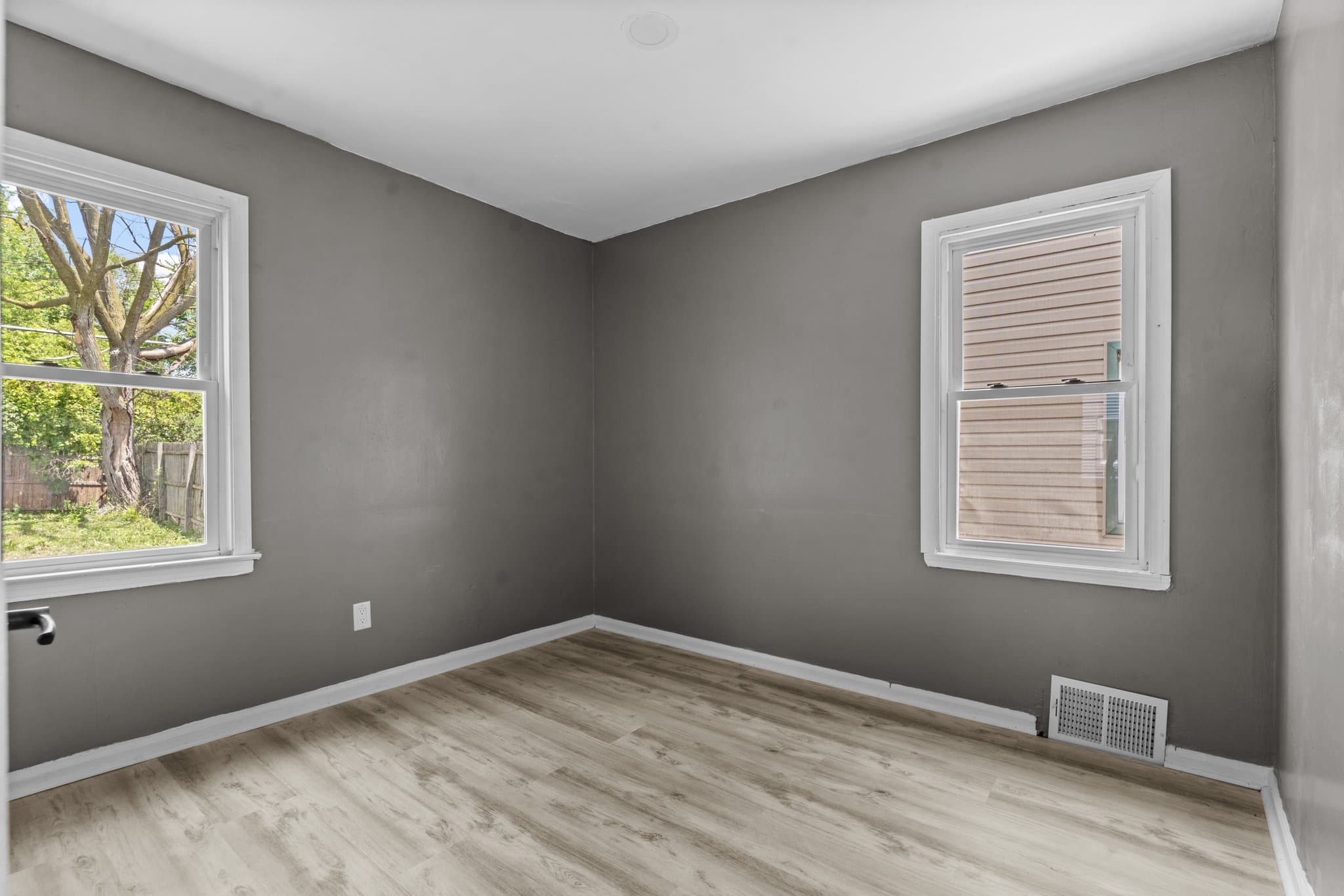 Detroit House: 16039 Fairmount Dr