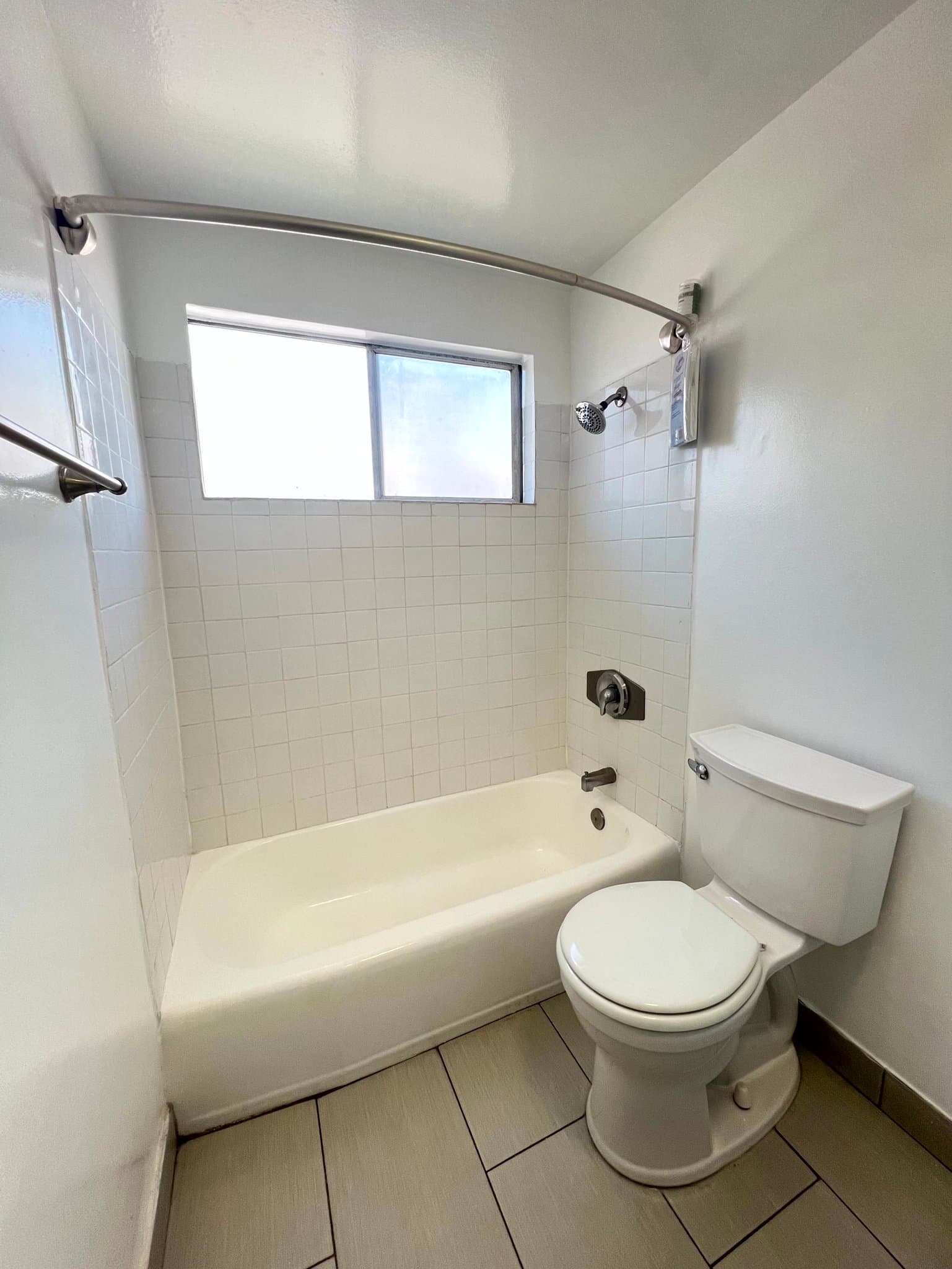 Los Angeles Apartment: 3704 Midvale