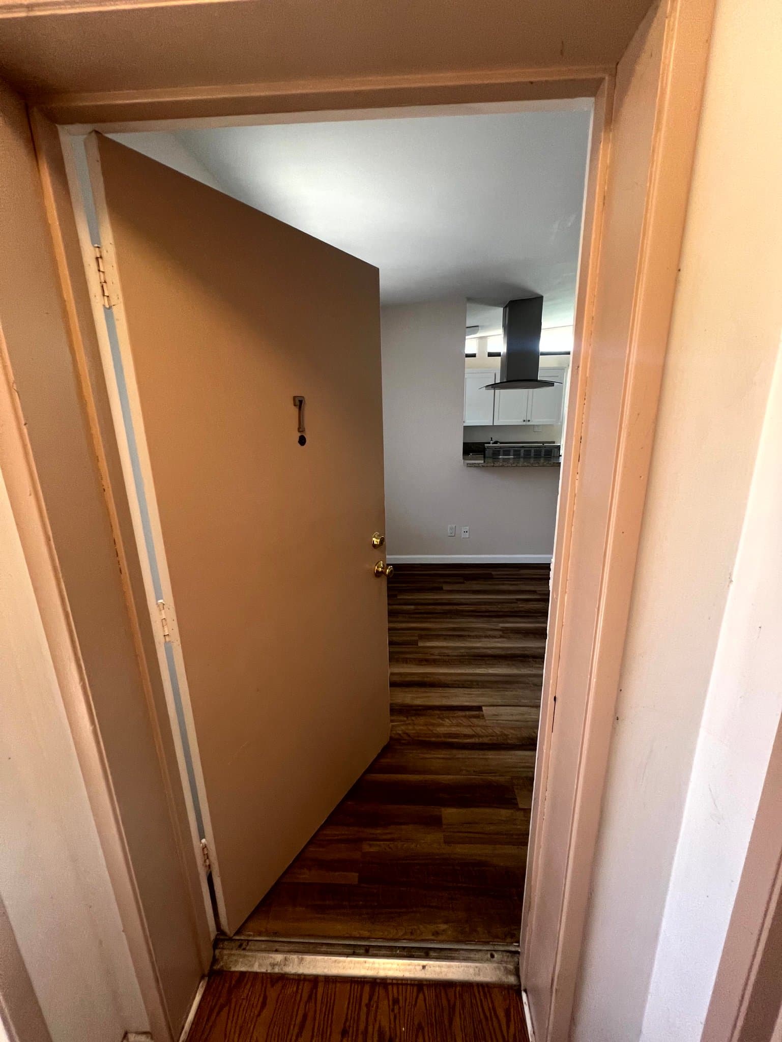 Los Angeles Apartment: 3704 Midvale