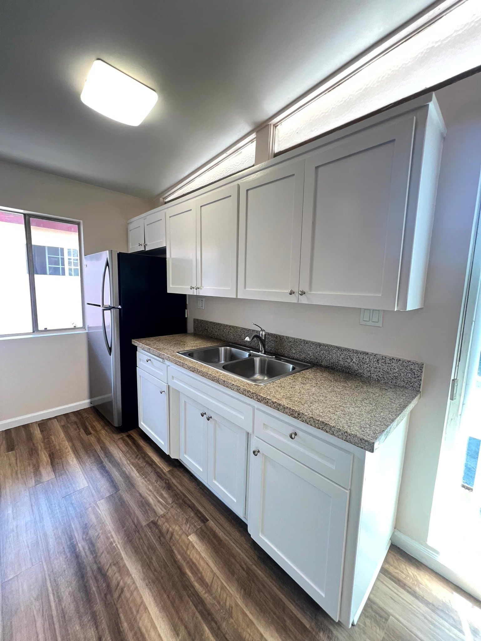 Los Angeles Apartment: 3704 Midvale