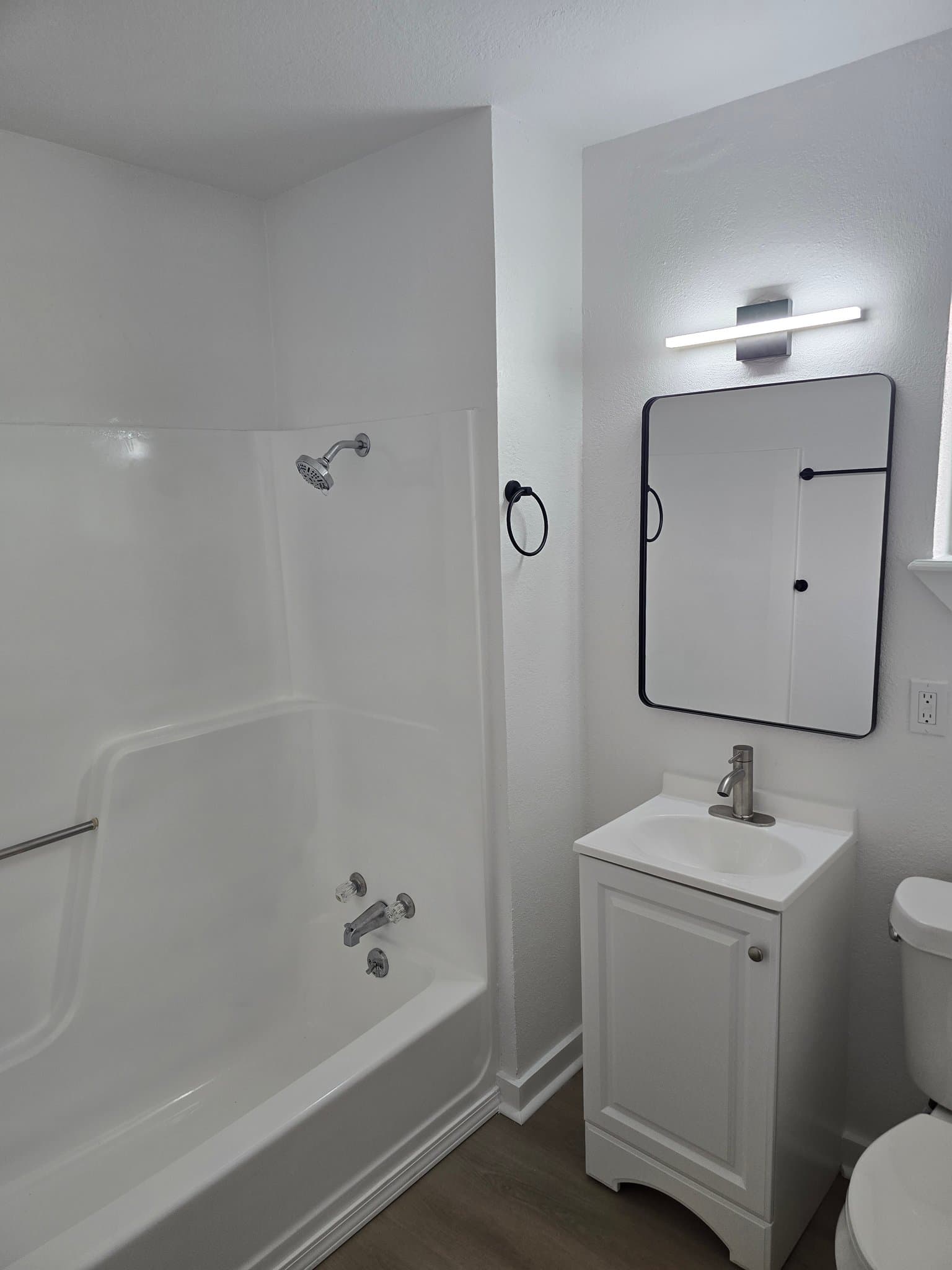 Stroud Apartment: 301 E Main St