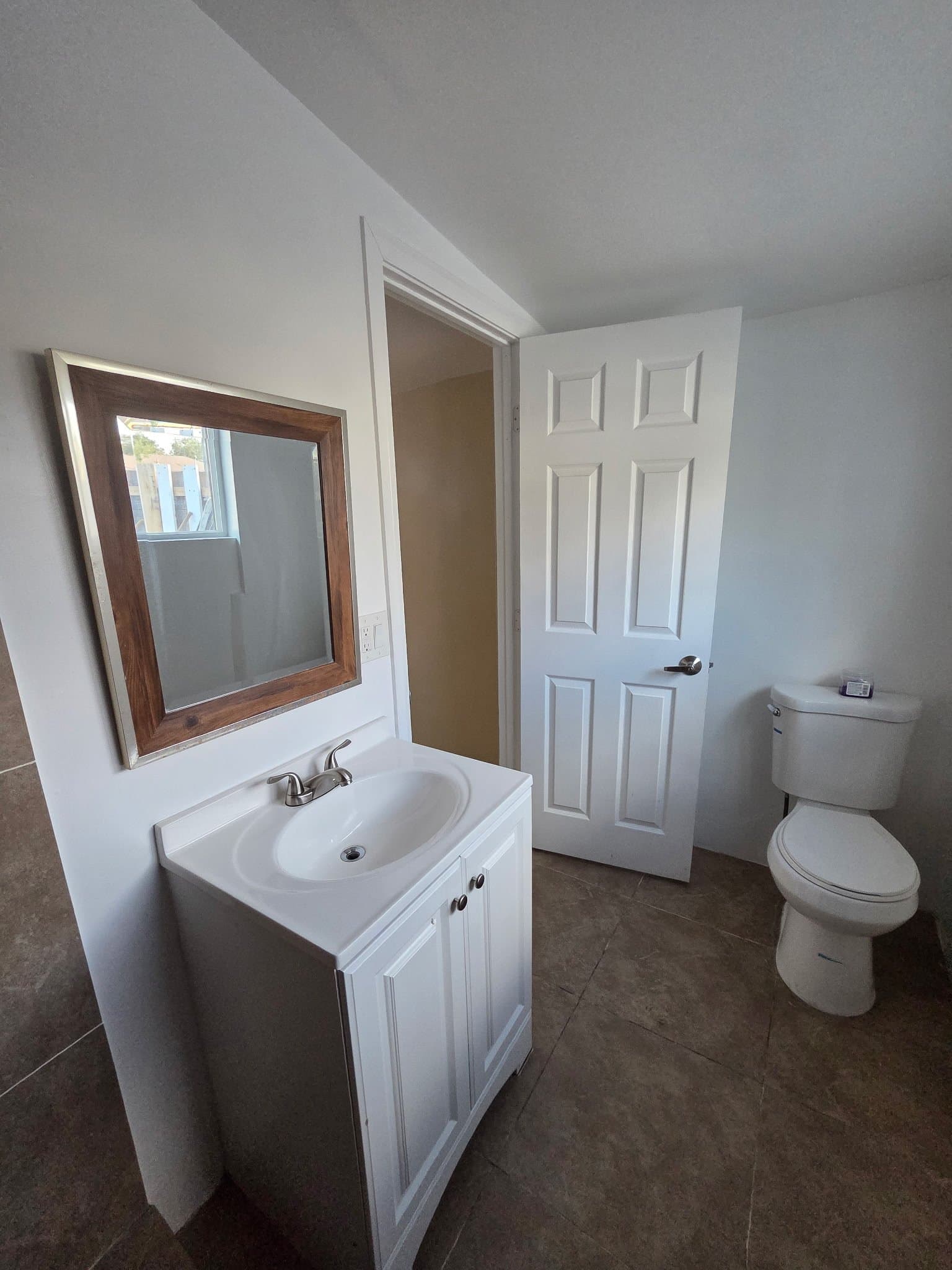 Lancaster House: 557 W Oldfield