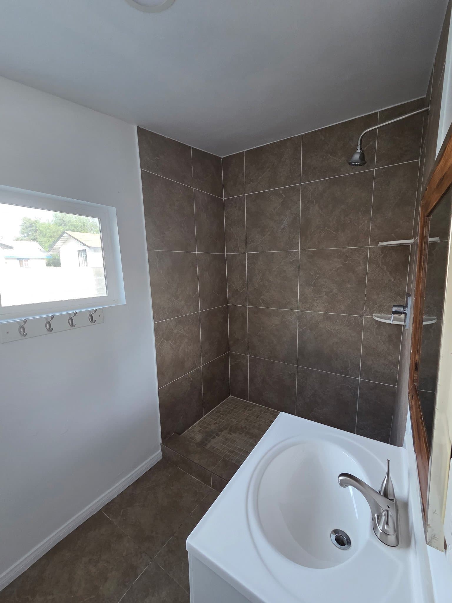 Lancaster House: 557 W Oldfield