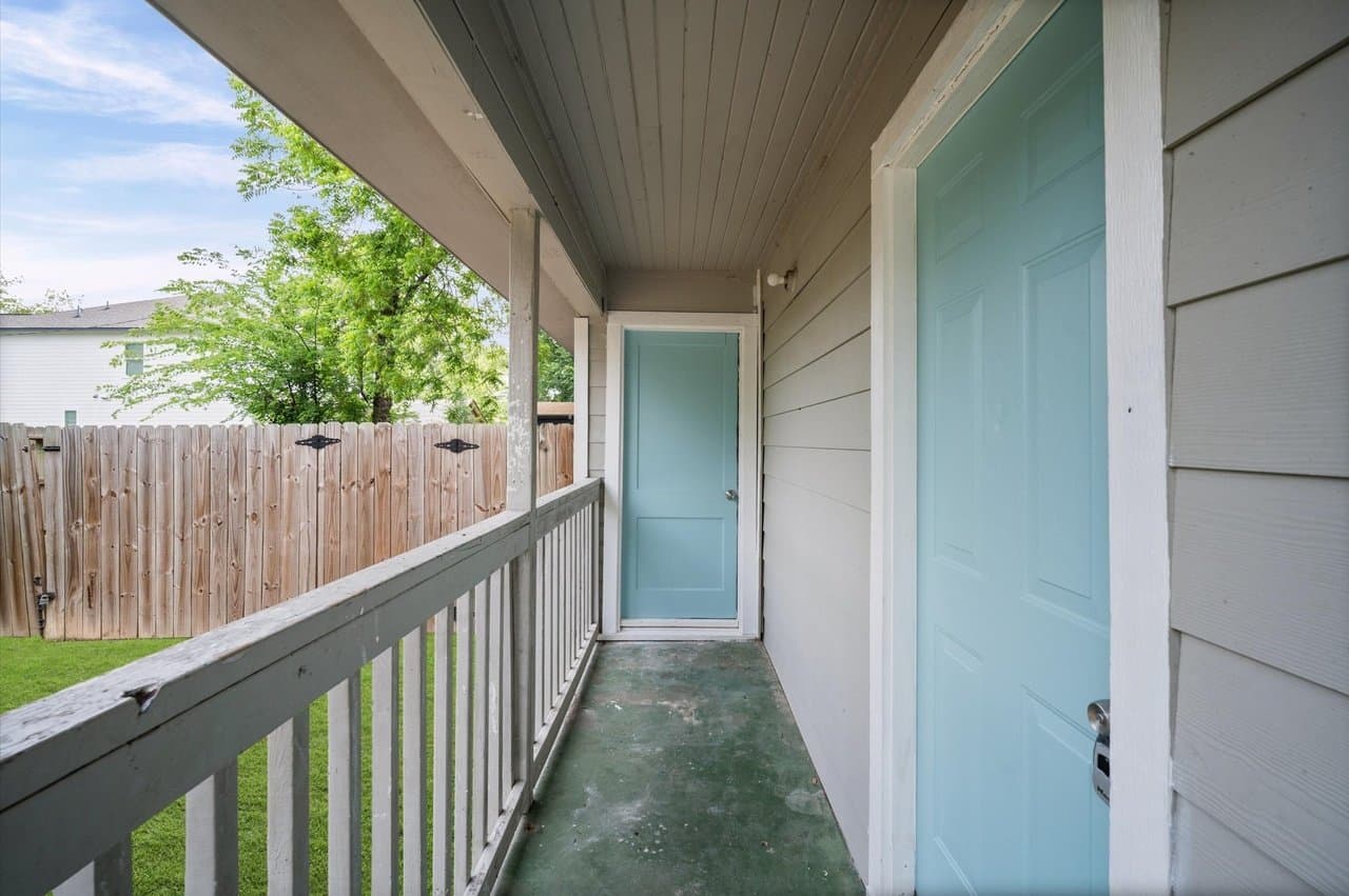 Conroe Apartment: 623 S 1st St