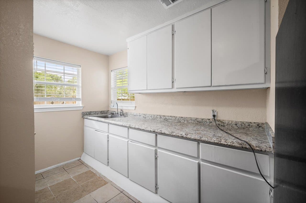 Conroe Apartment: 623 S 1st St