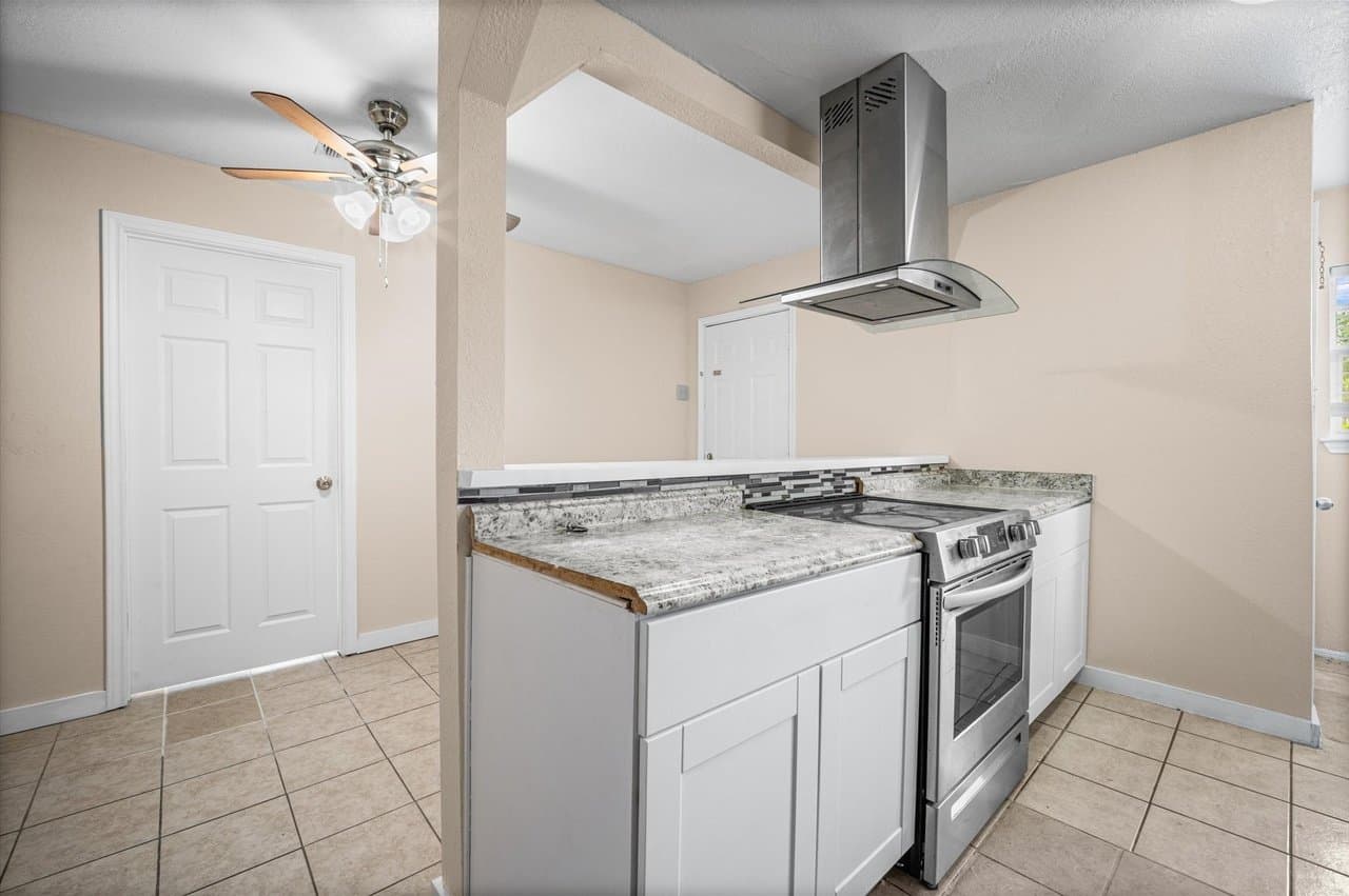 Conroe Apartment: 623 S 1st St