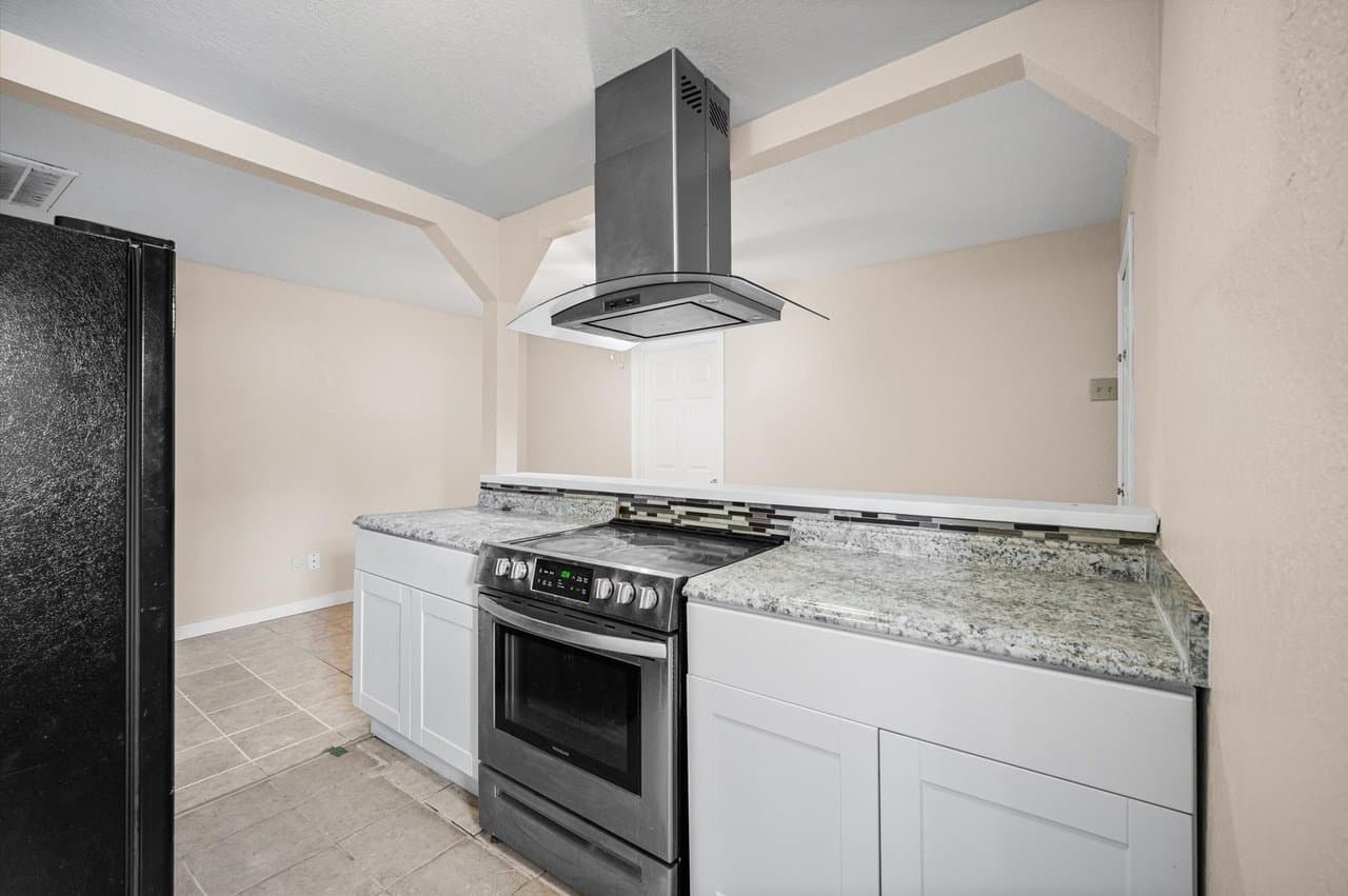 Conroe Apartment: 623 S 1st St