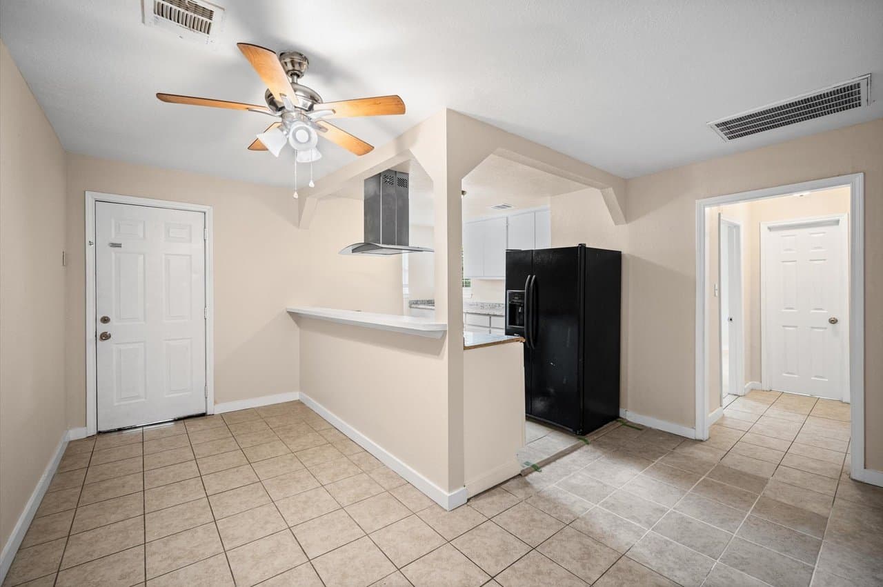 Conroe Apartment: 623 S 1st St