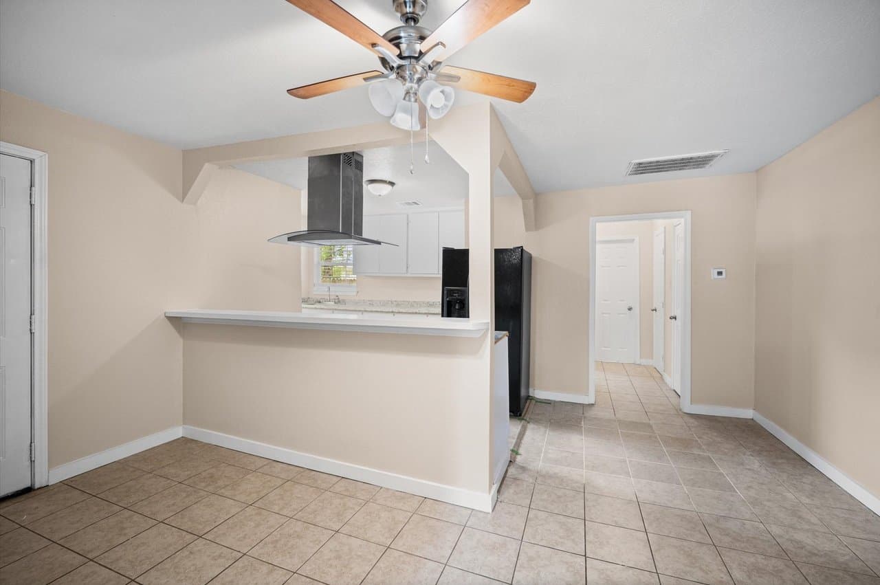 Conroe Apartment: 623 S 1st St