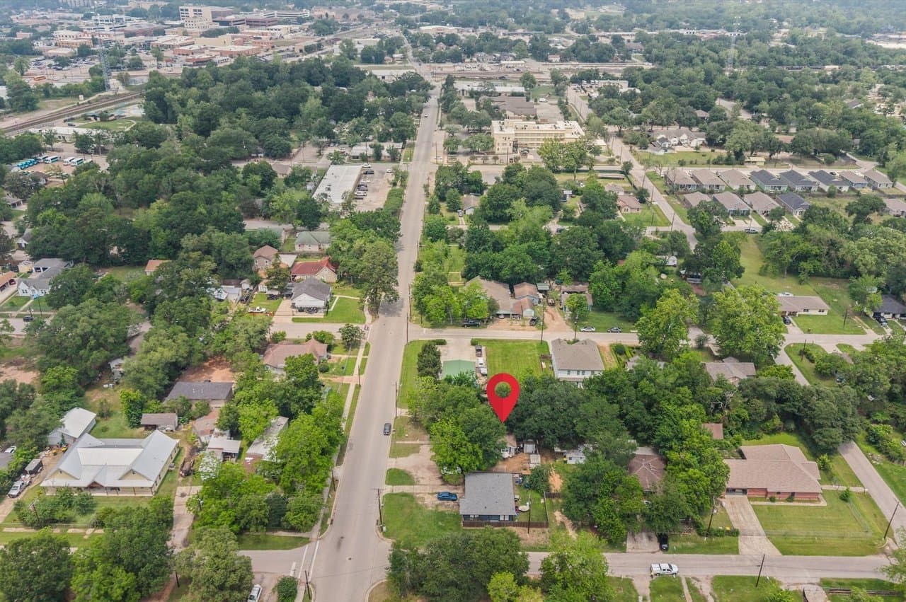 Conroe Apartment: 623 S 1st St
