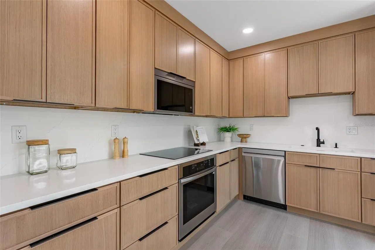 St. Petersburg House: 2327 26th Ave S