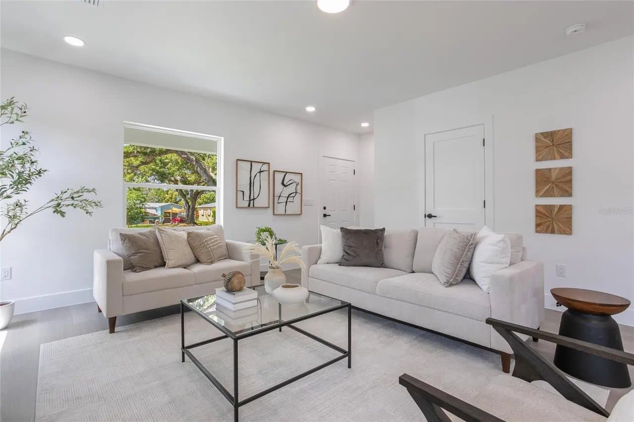 St. Petersburg House: 2327 26th Ave S