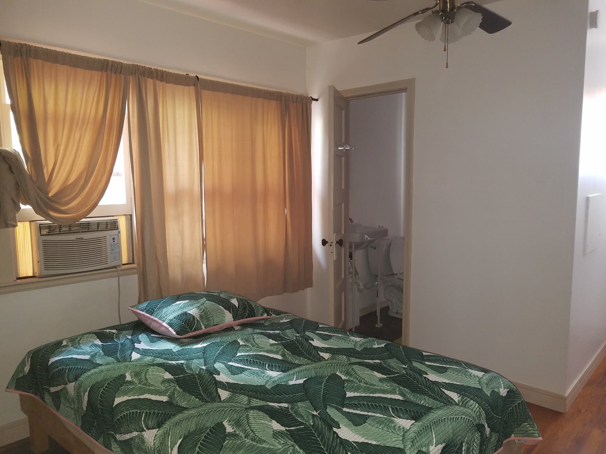 El Paso Single Room: 2115 N Kansas