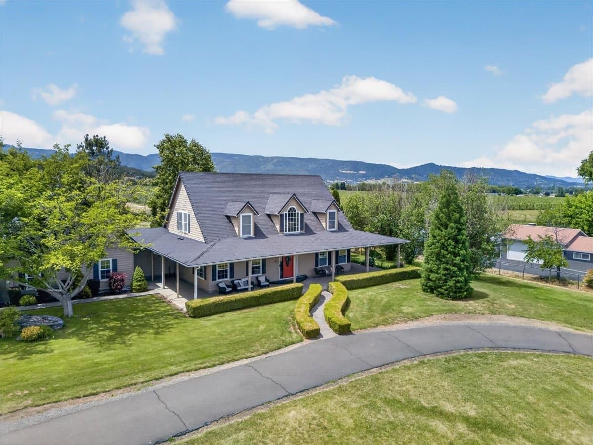 Medford House: 1760 Minear Rd
