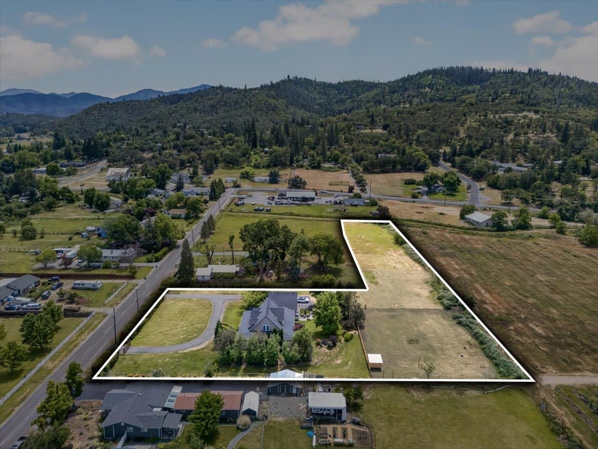 Medford House: 1760 Minear Rd