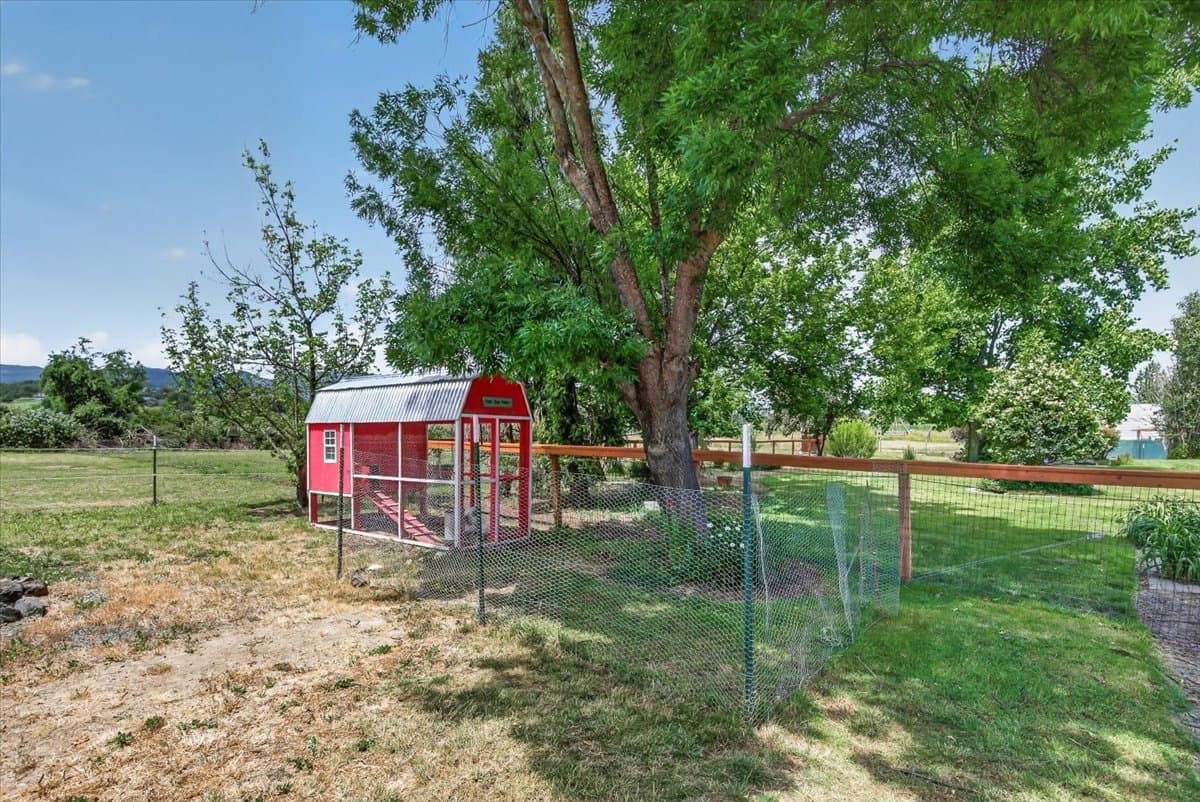 Medford House: 1760 Minear Rd