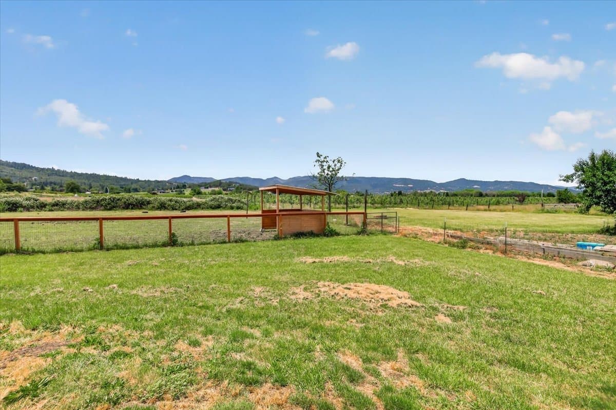 Medford House: 1760 Minear Rd