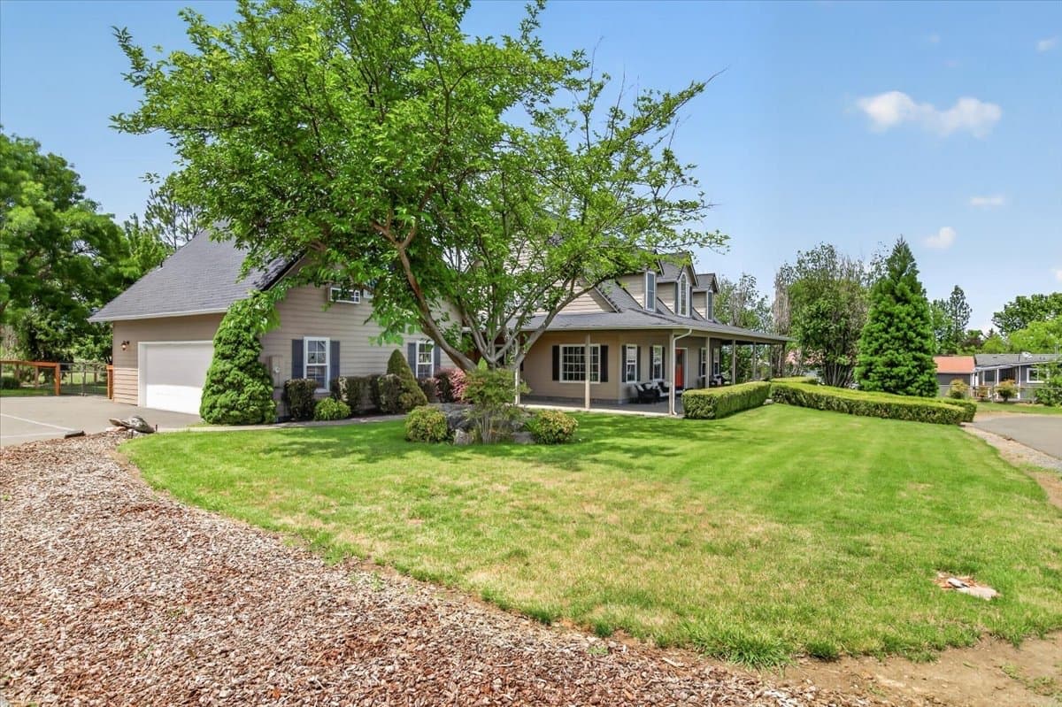 Medford House: 1760 Minear Rd