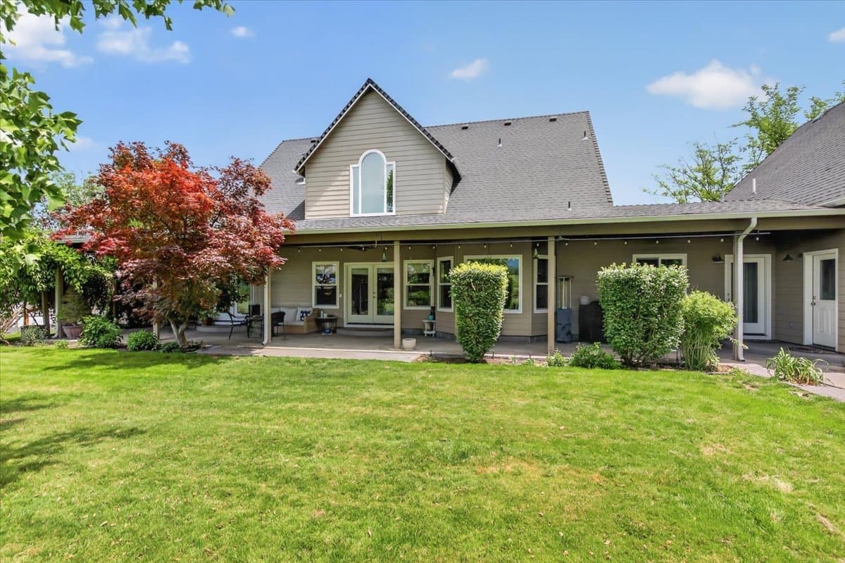 Medford House: 1760 Minear Rd