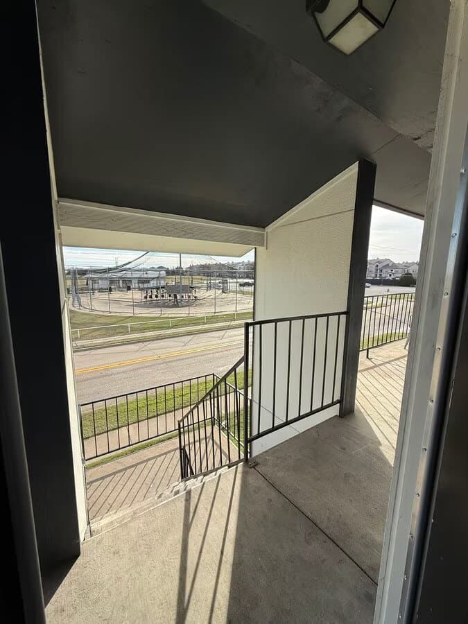 Lewisville Apartment: 1901 Lakeview Cir