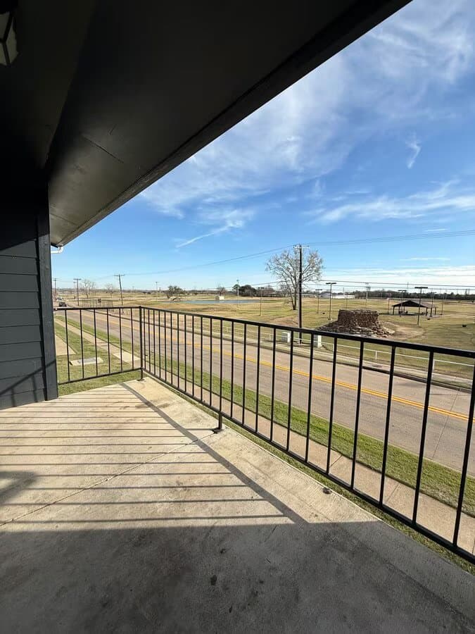 Lewisville Apartment: 1901 Lakeview Cir