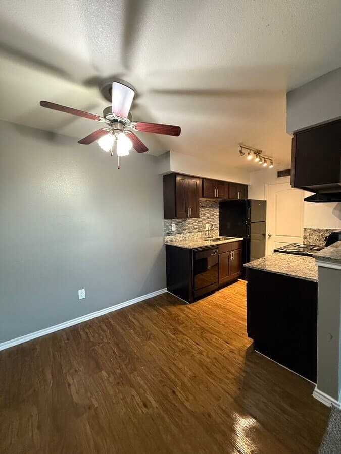 Lewisville Apartment: 1901 Lakeview Cir