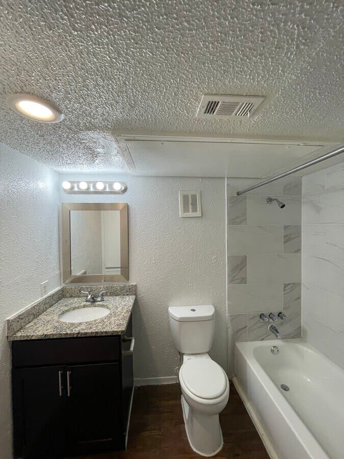 Lewisville Apartment: 1901 Lakeview Cir