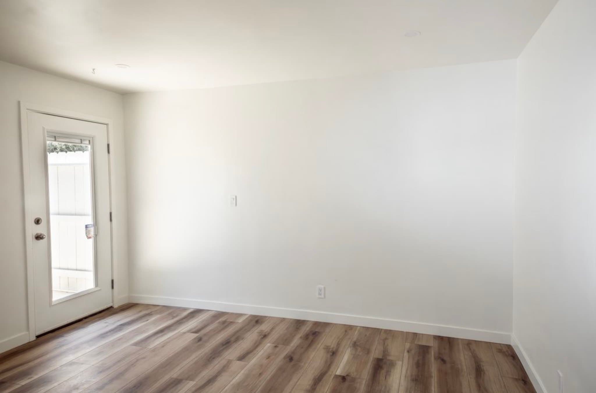 Los Angeles Apartment: 439 S Evergreen Ave