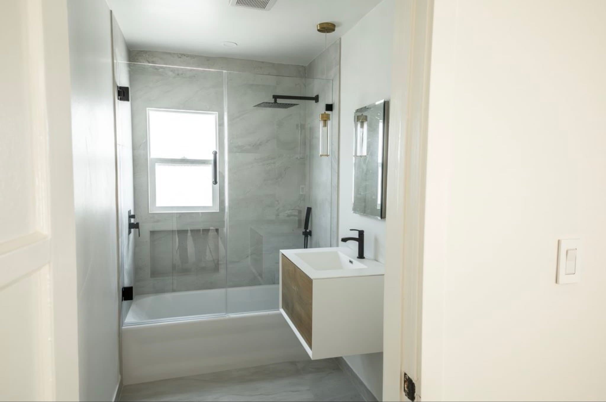 Los Angeles Apartment: 439 S Evergreen Ave