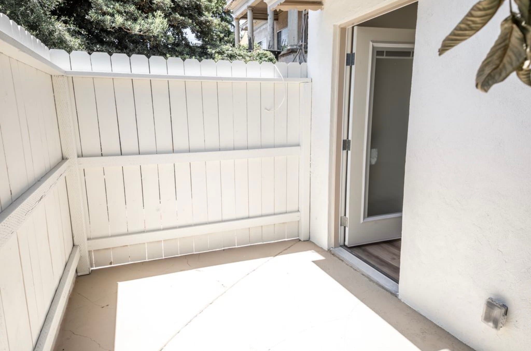 Los Angeles Apartment: 439 S Evergreen Ave