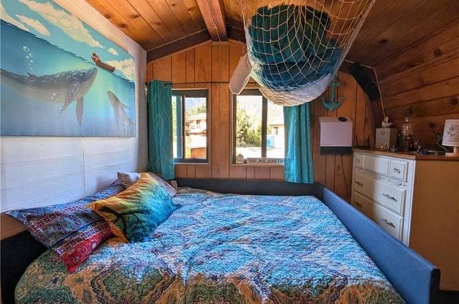 Pine Mountain Club House: 16505 Oakwood Way