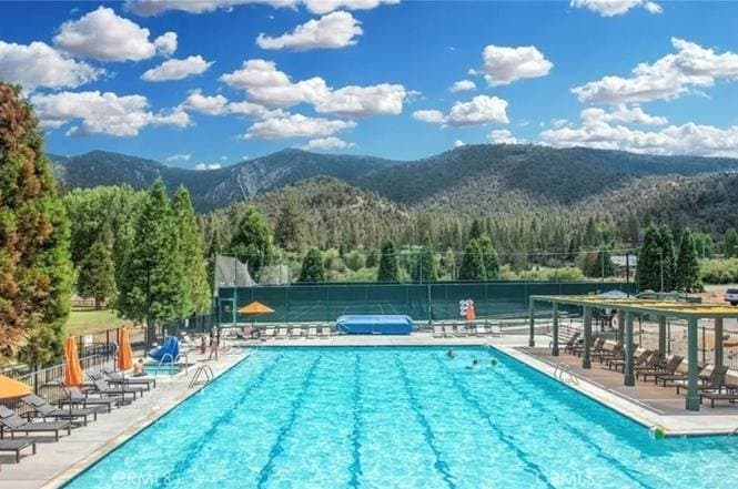 Pine Mountain Club House: 16505 Oakwood Way