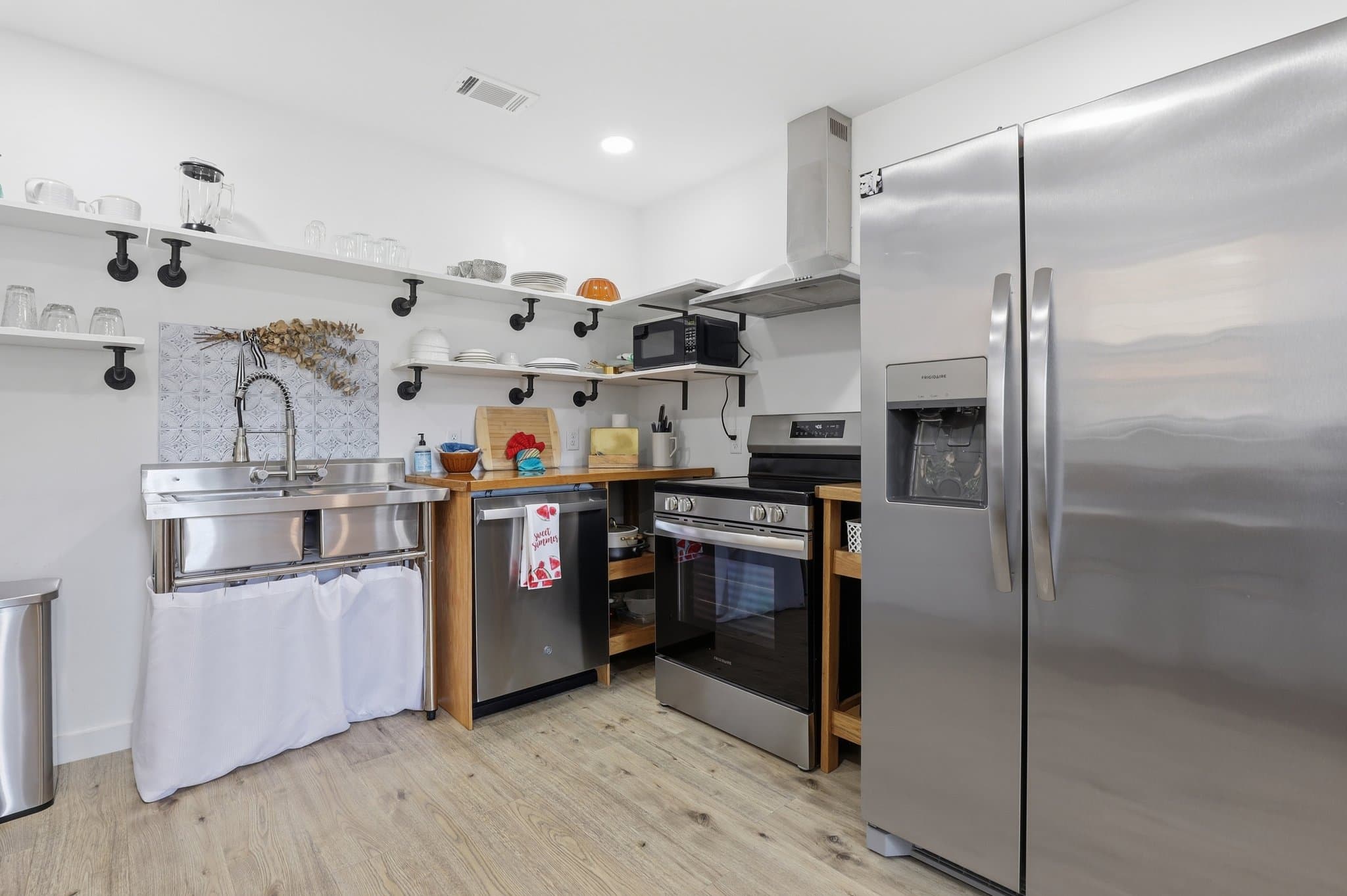 Beaufort House: 6 Gay Dr