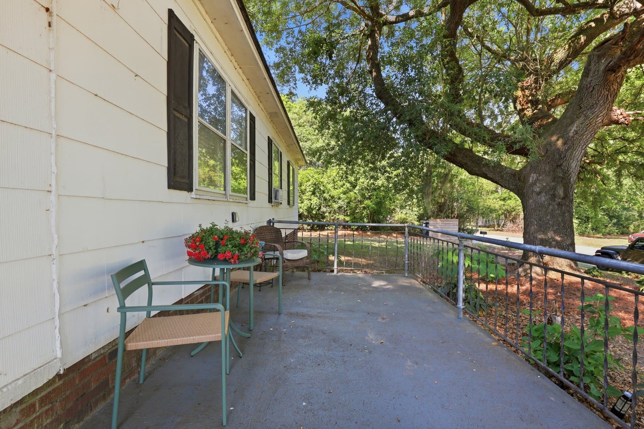 Beaufort House: 6 Gay Dr