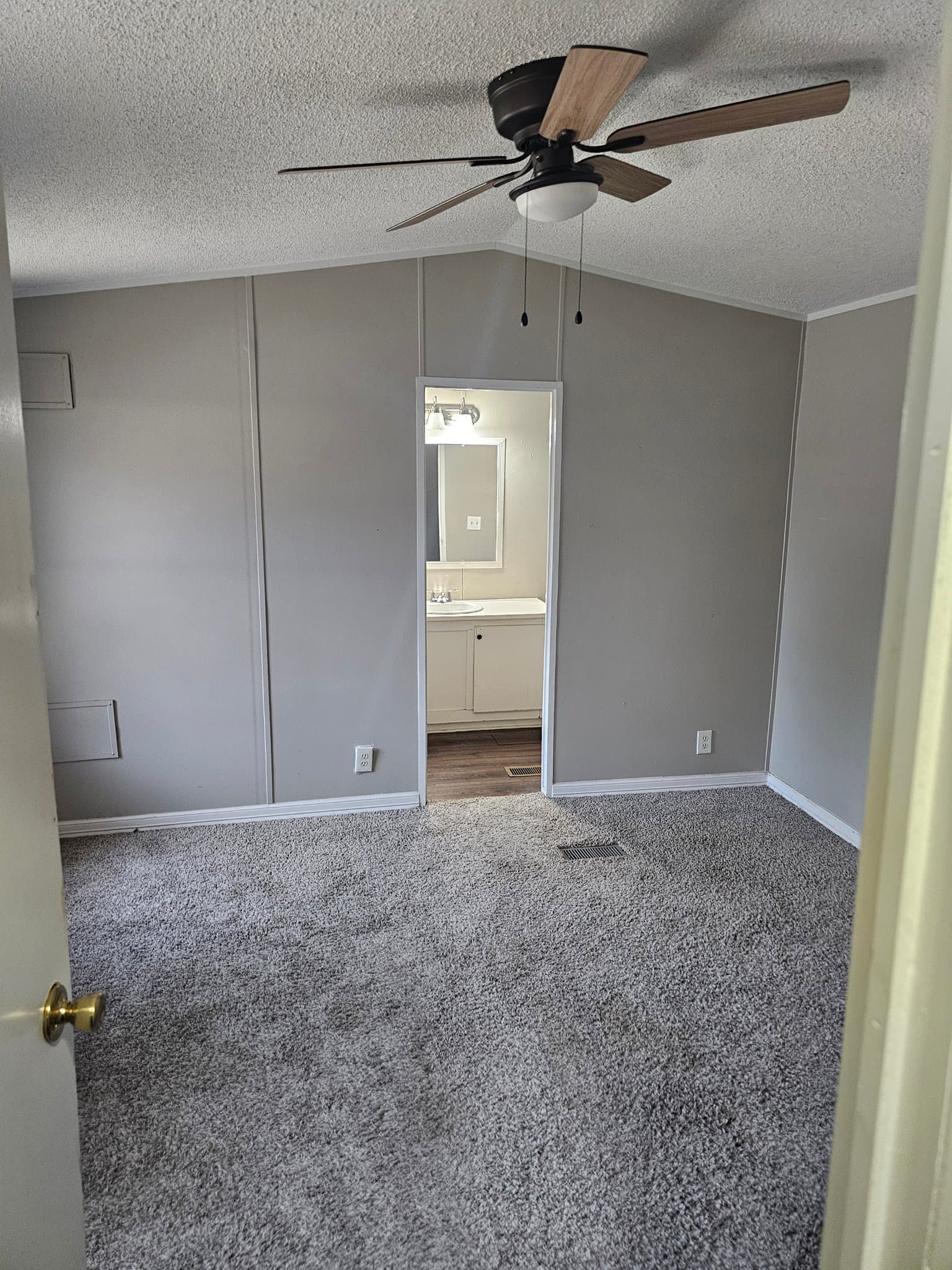 New Caney House: 20702 N Navasota Dr