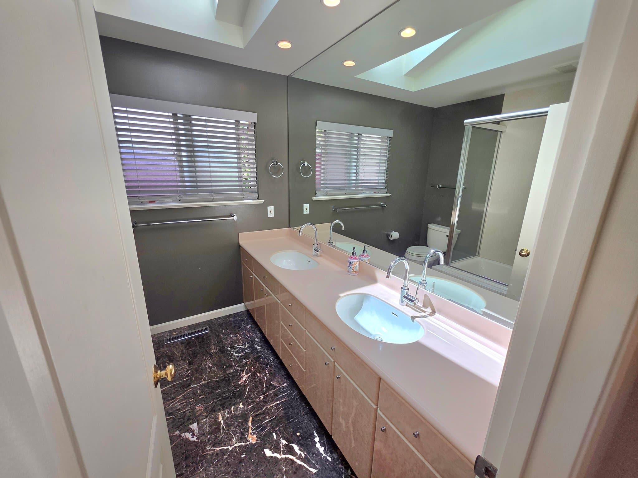 Moraga House: 29 Thorndale Pl
