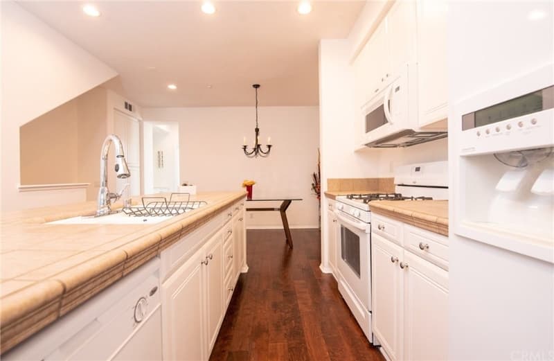 Montebello Townhome: 928 Lilac