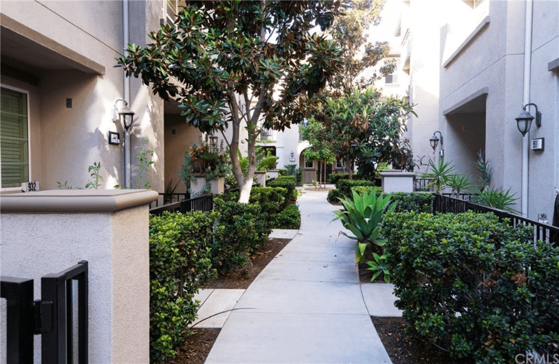 Montebello Townhome: 928 Lilac