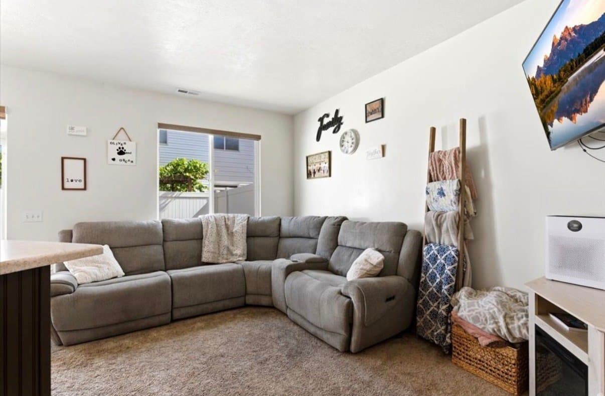 Bountiful Townhome: 80 Peregrine Ln