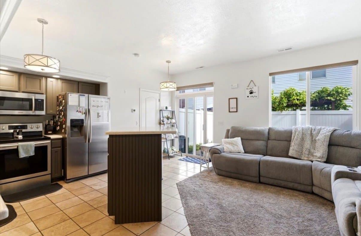Bountiful Townhome: 80 Peregrine Ln