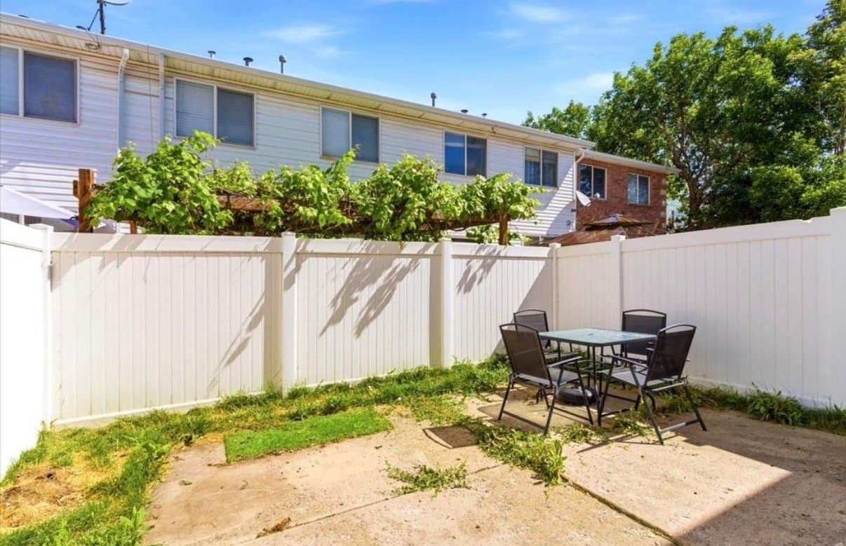 Bountiful Townhome: 80 Peregrine Ln