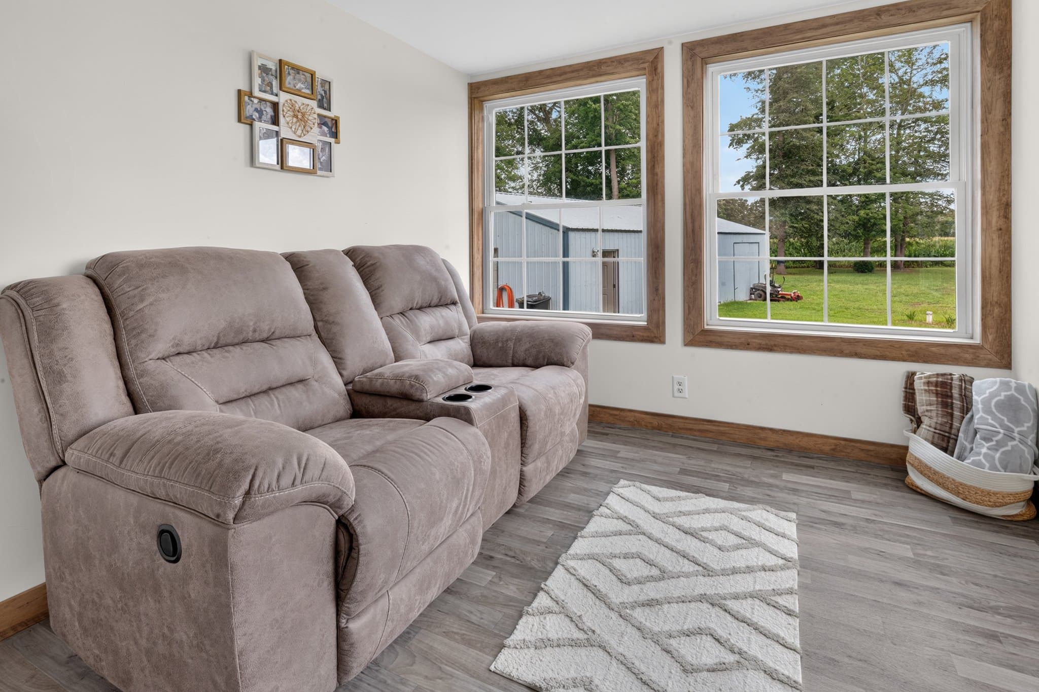 Laurel House: 18235 Little Hill Road