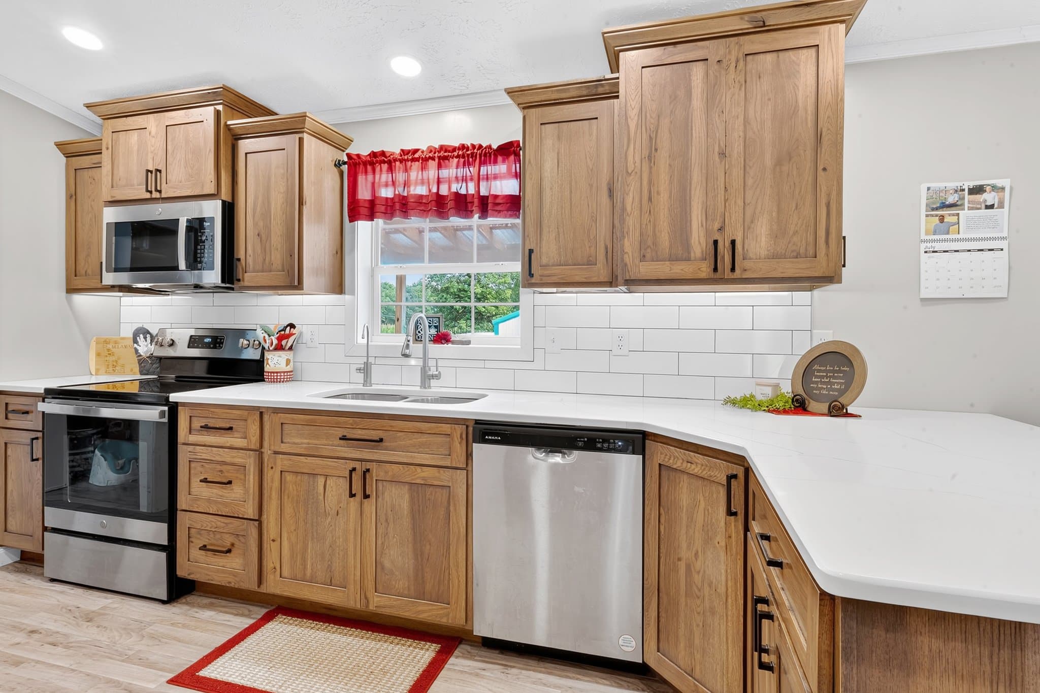 Laurel House: 18235 Little Hill Road