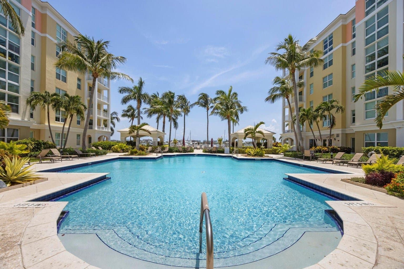 Lantana Condo: 804 E WINDWARD Way 621